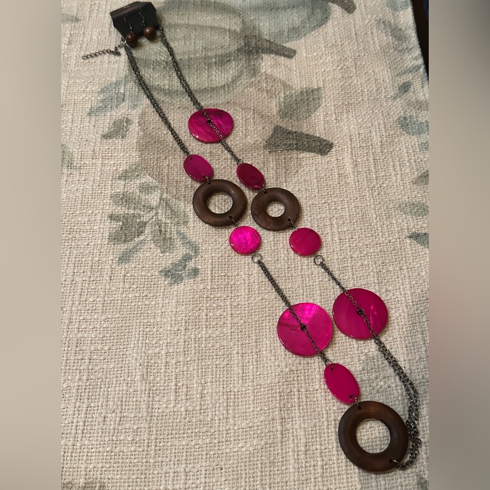 Necklace and earring set.